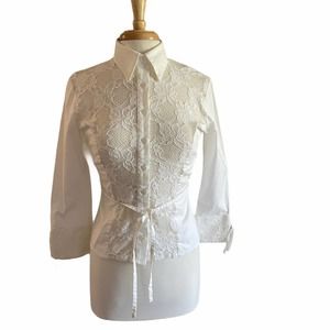 Romantic fitted white lace blouse with belt. 2